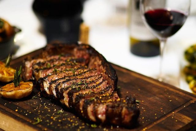 Queue de Cheval Steakhouse & Raw Bar