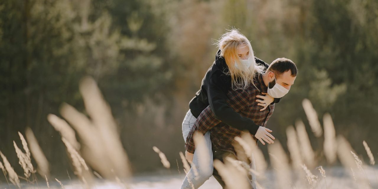 https://dateideascanada.com/wp-content/uploads/2020/07/Young-Man-Carrying-Woman-Both-in-Masks-1280x640.jpg