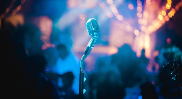 Karaoke - Date Ideas Canada