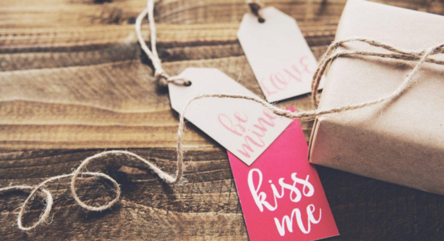 Kiss Me Gift Tag - Date Ideas Canada