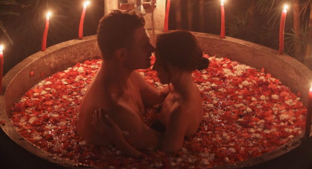 Romantic Bath - Date Ideas Canada