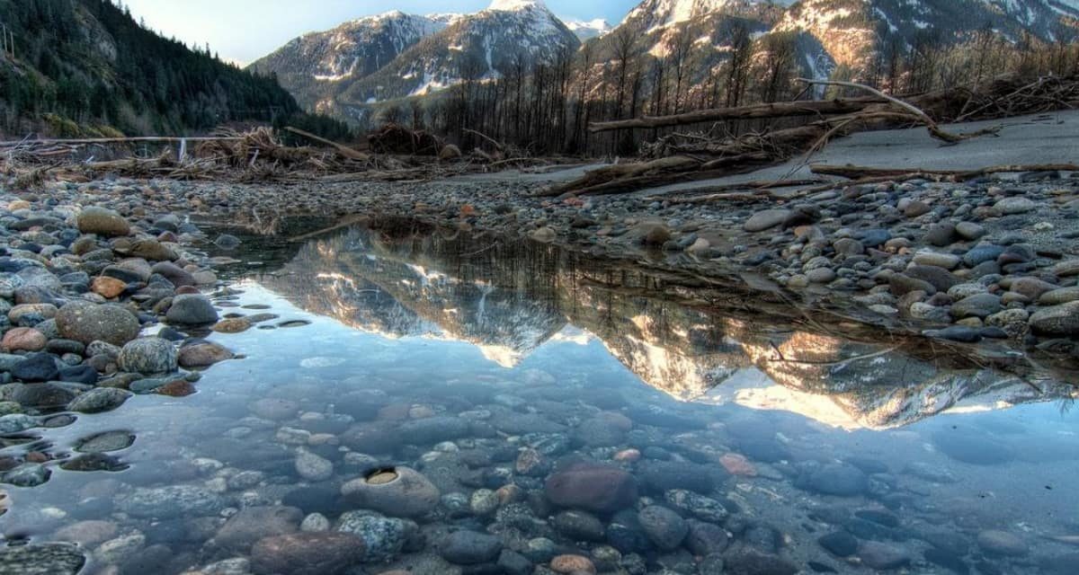 https://dateideascanada.com/wp-content/uploads/2020/08/Top-10-hiking-Trails-in-BC-Date-Ideas-Canada-Blog-Main-Image-1200x640.jpg