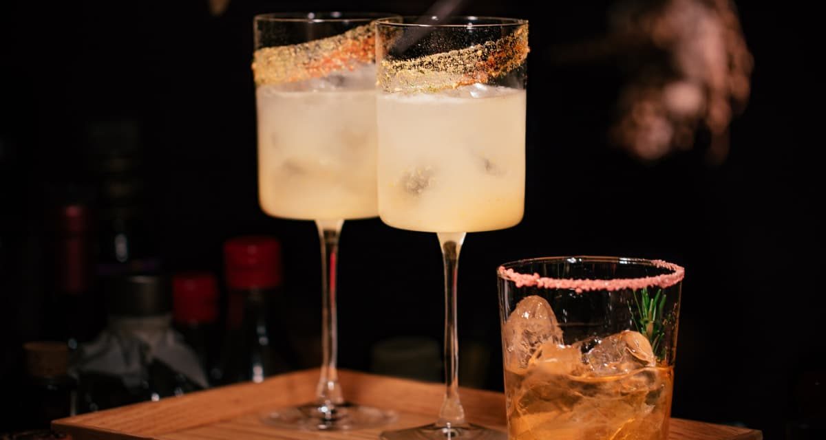 https://dateideascanada.com/wp-content/uploads/2020/11/Two-Cocktails-with-Gold-Banded-Glasses-Feature-Image-1200x640.jpg